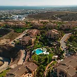 Modern And Luxurious With Sea Views In Benahavis Apartmán Estepona