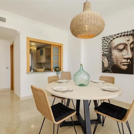 Modern And Luxurious With Sea Views In Benahavis Estepona
