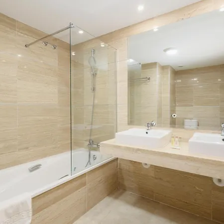Apartment Modern And Luxurious With Sea Views In Benahavis