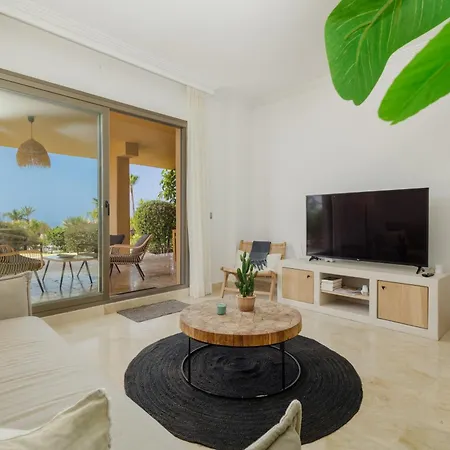 Modern And Luxurious With Sea Views In Benahavis