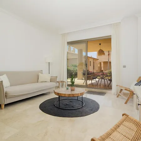 Modern And Luxurious With Sea Views In Benahavis