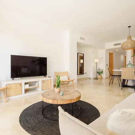 Modern And Luxurious With Sea Views In Benahavis *