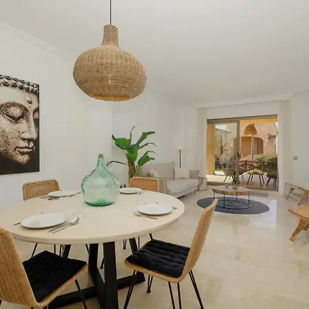 Modern And Luxurious With Sea Views In Benahavis Estepona