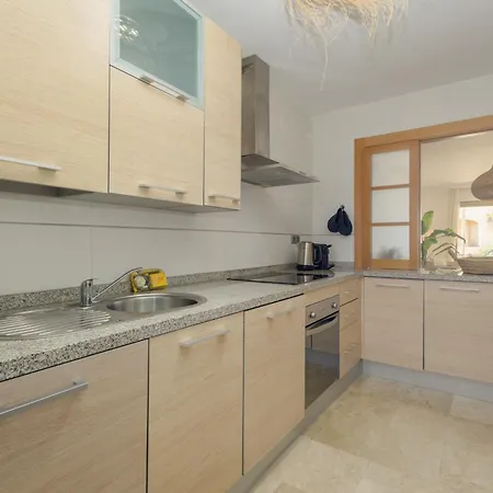 Modern And Luxurious With Sea Views In Benahavis *