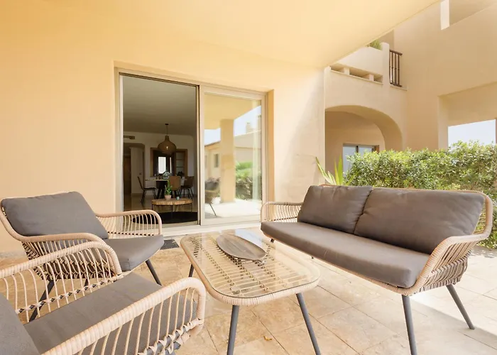 Modern And Luxurious With Sea Views In Benahavis *