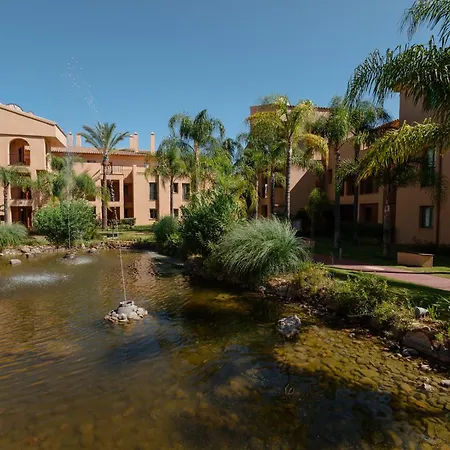 Modern And Luxurious With Sea Views In Benahavis Estepona