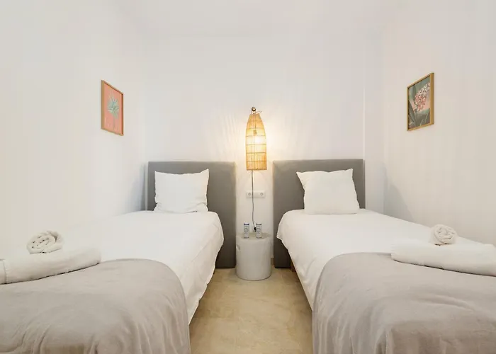 Apartment Modern And Luxurious With Sea Views In Benahavis