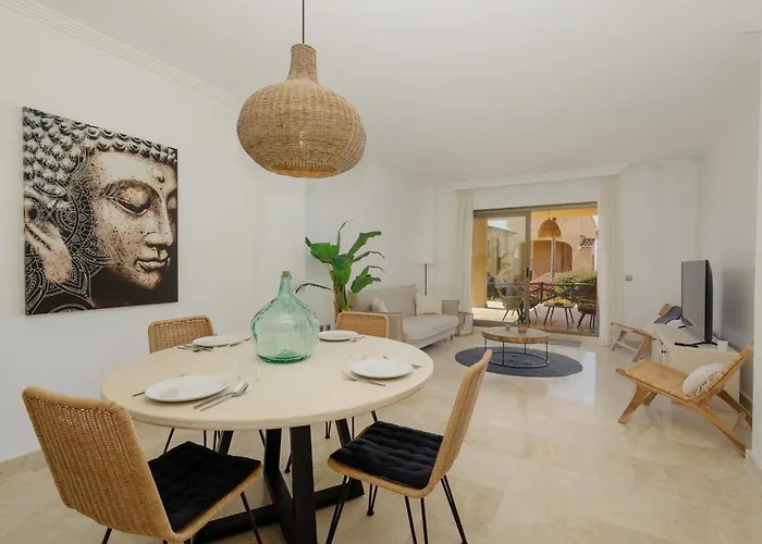 Modern And Luxurious With Sea Views In Benahavis Estepona