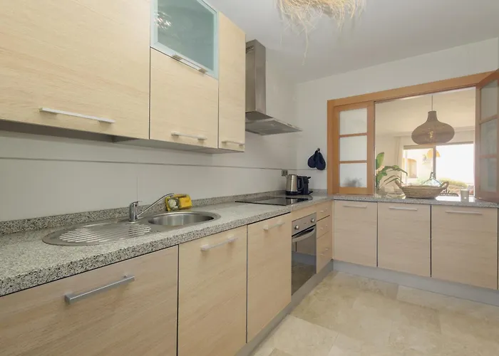 Modern And Luxurious With Sea Views In Benahavis *